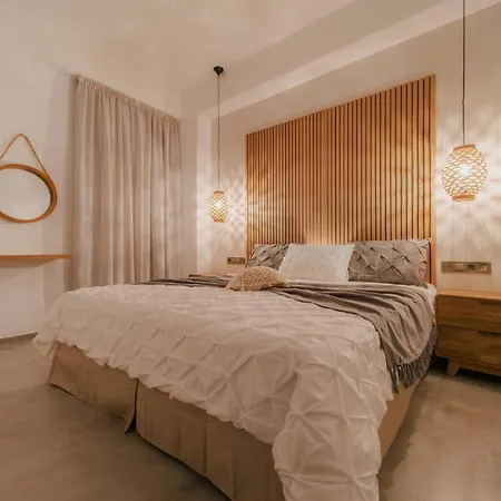 Vila Magnificent Naxos | 4 Bedrooms | Zygerria | Private Pool & Outdoor Hot Tub | Agia Anna *